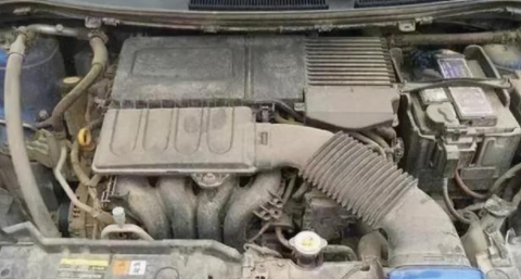 开车十年才知道，发动机灰尘不用毛巾擦，用一土方法，灰尘全跑光