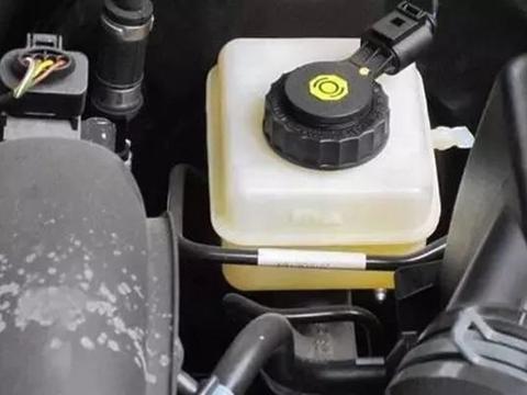 刹车油不会损耗，为什么液面会降低？这两点要引起重视