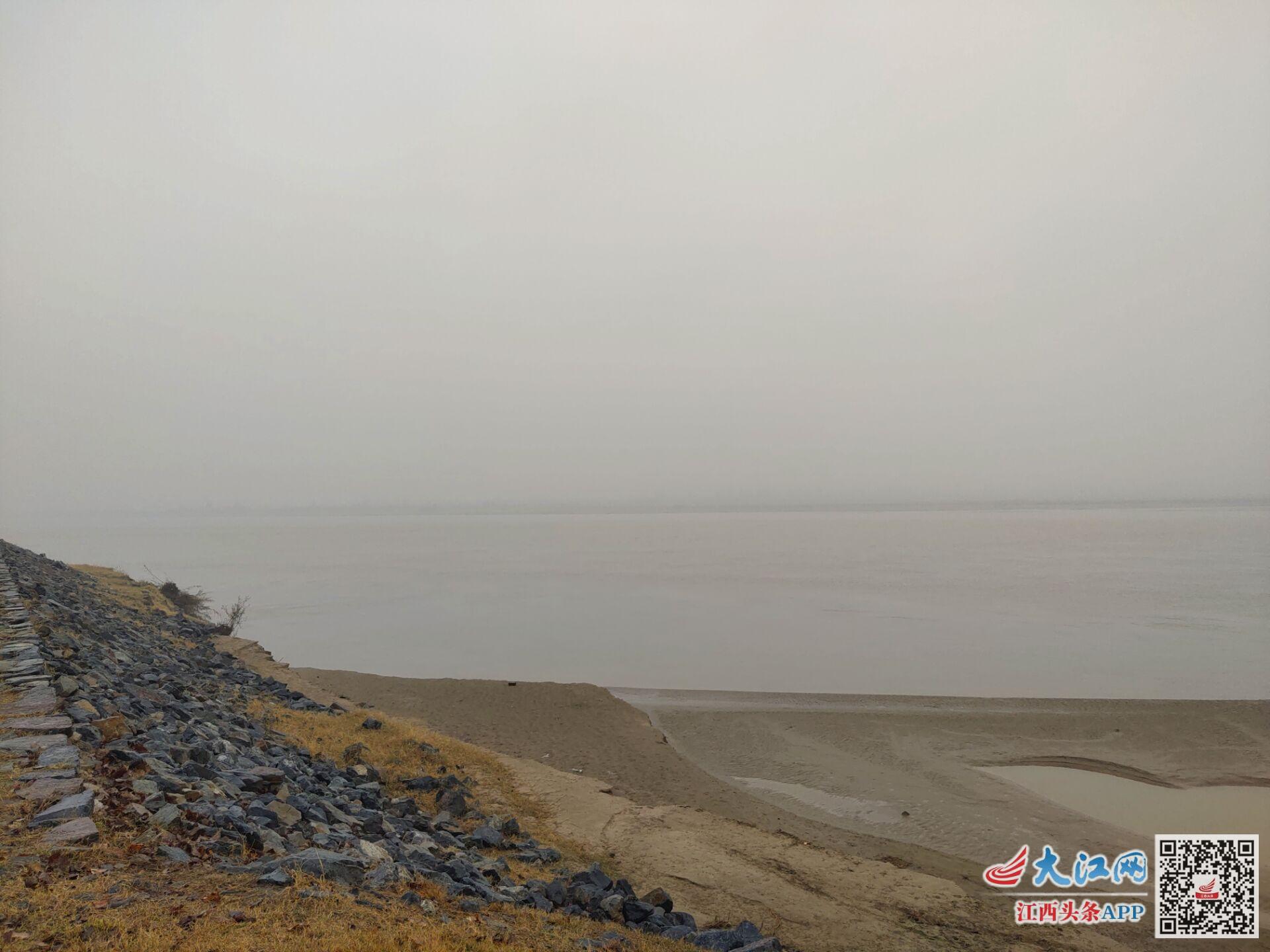 原阳县黄河大堤公安封锁区域河面没见到捕捞搜寻人员
