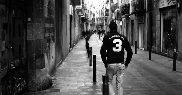 “北京30套房小哥”火了：人一闲下来,就等于废了