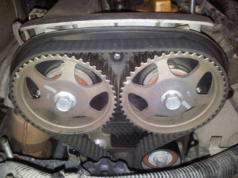 更换皮带时，为什么涨紧轮没坏也要同时更换？