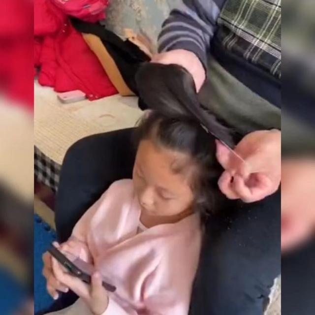 姥爷帮孙女扎“丸子头”的造型火了,网友:这都是别人家的姥爷! 姥爷帮孙女扎“丸子头”的造型火了,网友:这都是别人家的姥爷!