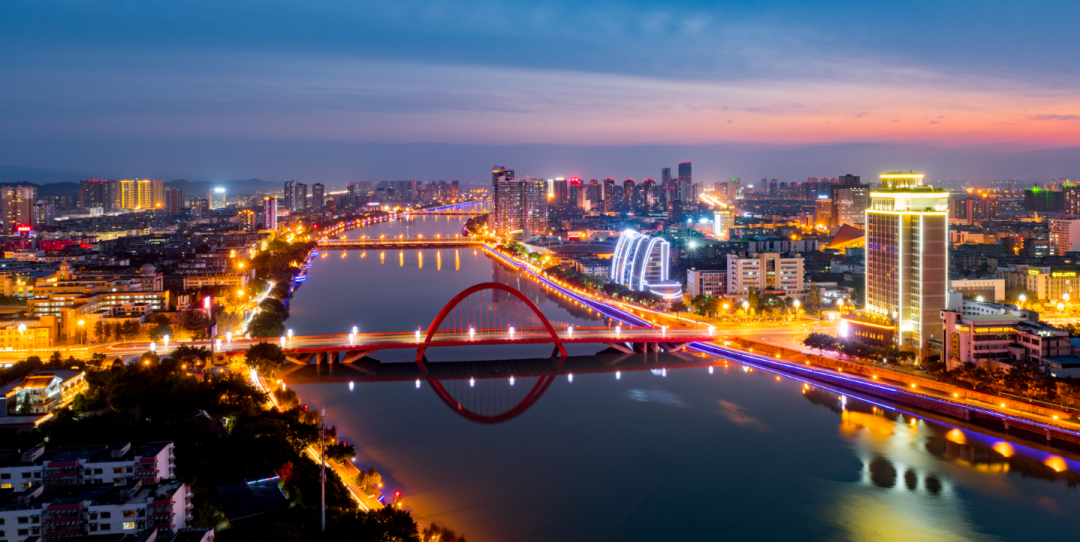 德阳市旌湖两岸夜景鸟瞰 重点来了