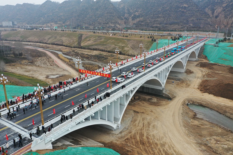 彭阳县平安大桥建成通车 系首座横跨茹河景观拱桥