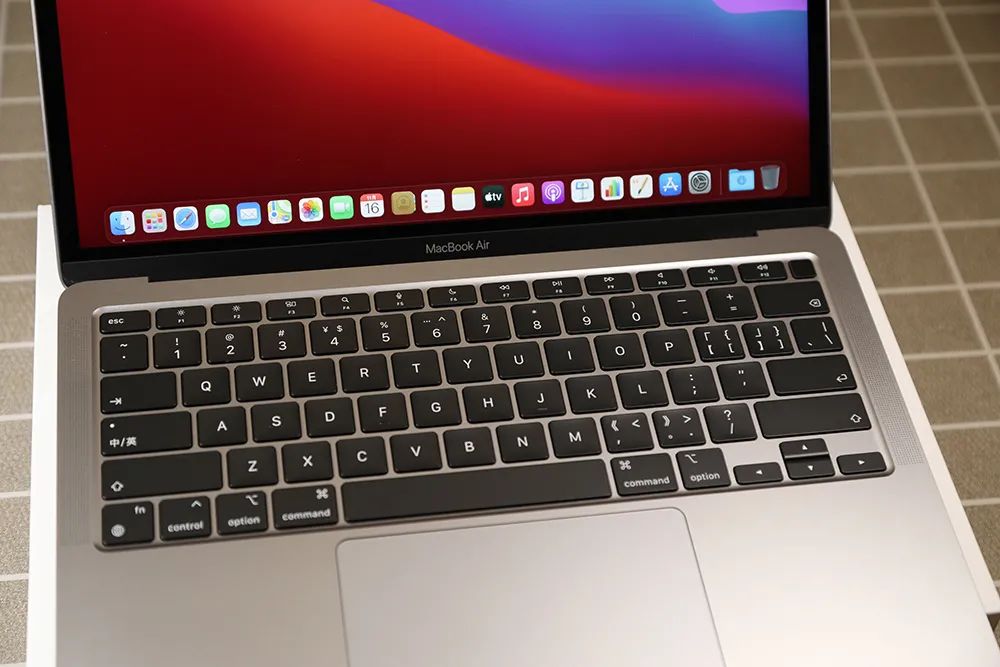 m1macbookair,m1macbookpro m1芯片版macbookair体验苹果用三招绝杀自己