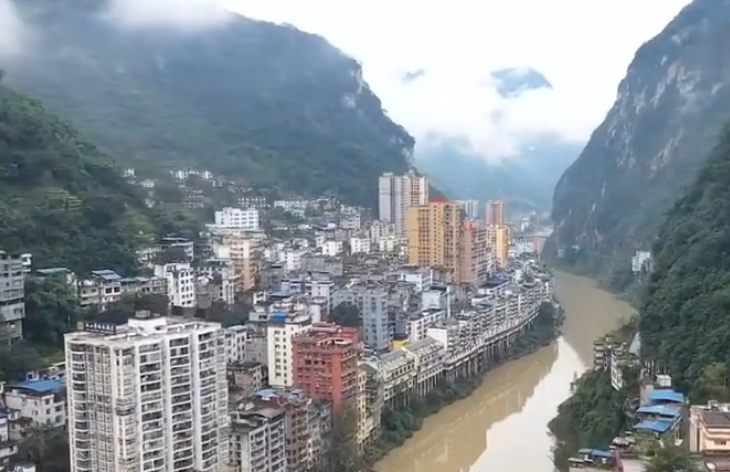 云南的"一线城市",前水后山堪称最窄|云南|县城|盐津