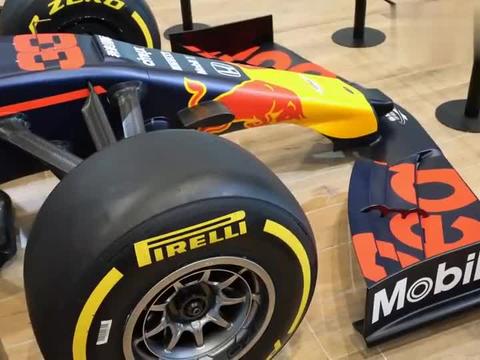 阿斯顿马丁，红牛赛车RB14车展