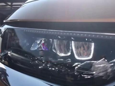 当全新DS7大灯组翻转过来的那一刻，就知道奥迪灯厂已经输了