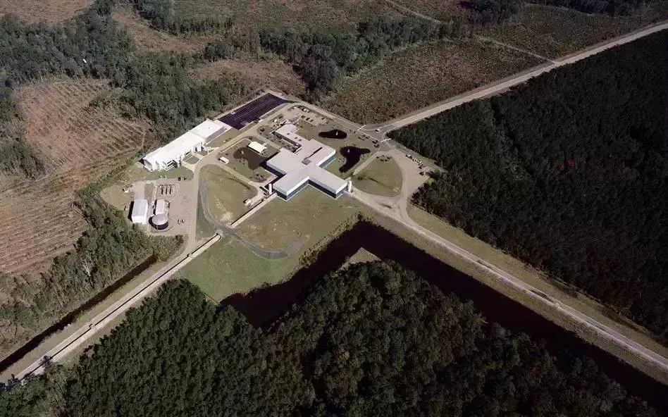 发现两个黑洞正在合并：产生高次谐波引力波，验证了广义相对论！