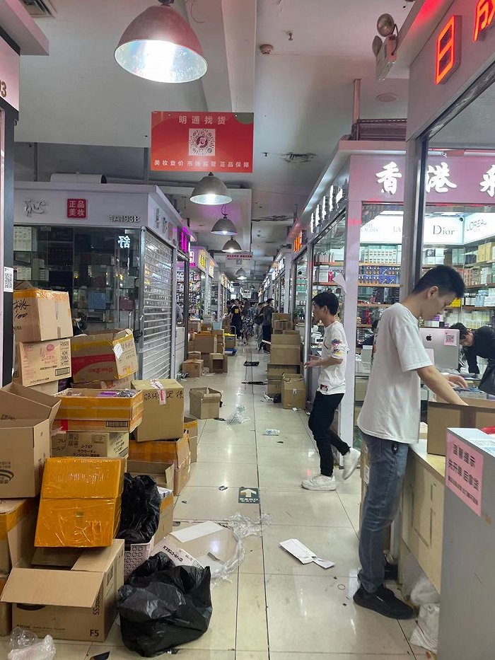 疯狂的华强北美妆:价格便宜一半 但货品来源地