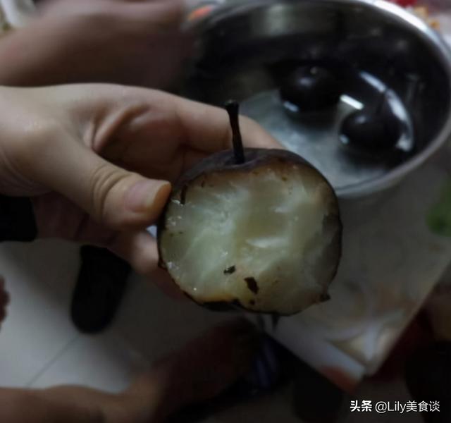 小伙子网购一箱冻梨,尝后表示太难吃,看到吃法东北人笑得肚子疼休闲区蓝鸢梦想 - Www.slyday.coM 小伙子网购一箱冻梨,尝后表示太难吃,看到吃法东北人笑得肚子疼休闲区蓝鸢梦想 - Www.slyday.coM