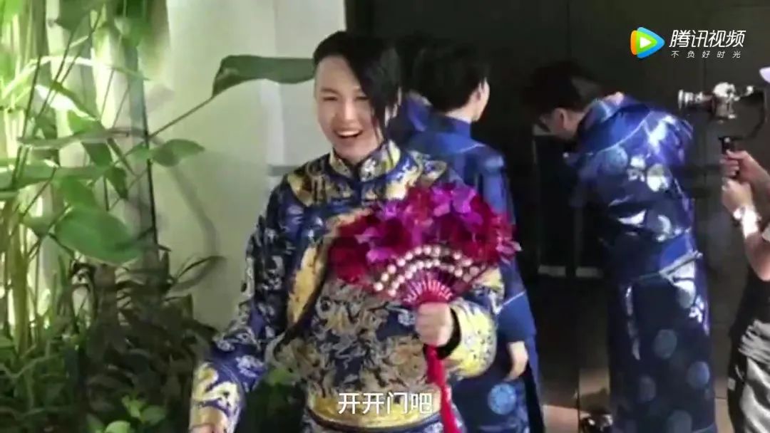 张玮娇妻爱女相伴,很是幸福▼但事业就没那么称心如意了,偶尔接接商演