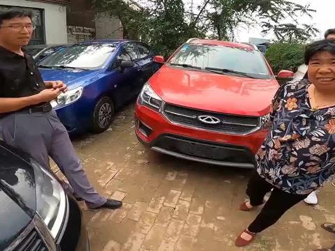 车贩子实拍客户来提车，叫来所谓懂行人！以为不被骗，其实上当了