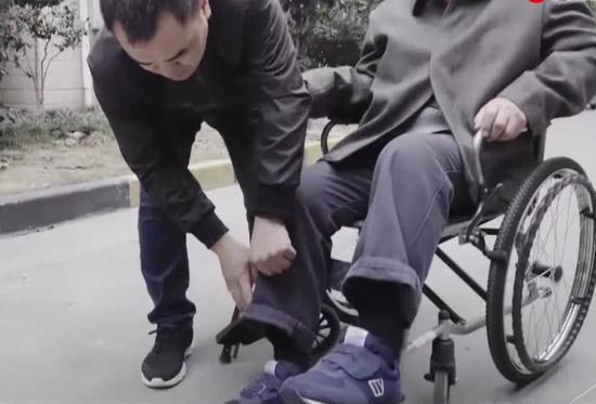 老人将300万房产送给水果摊主 家属:看了新闻才知道,质疑有效性休闲区蓝鸢梦想 - Www.slyday.coM 老人将300万房产送给水果摊主 家属:看了新闻才知道,质疑有效性休闲区蓝鸢梦想 - Www.slyday.coM