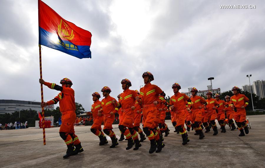 Rescuers gather to take part in an earthquake emergency drill in Haikou, south China's Hainan Province, Nov. 25, 2020. The emergency drill features search and rescue, medical treatment, and epidemic prevention. (Xinhua/Guo Cheng)