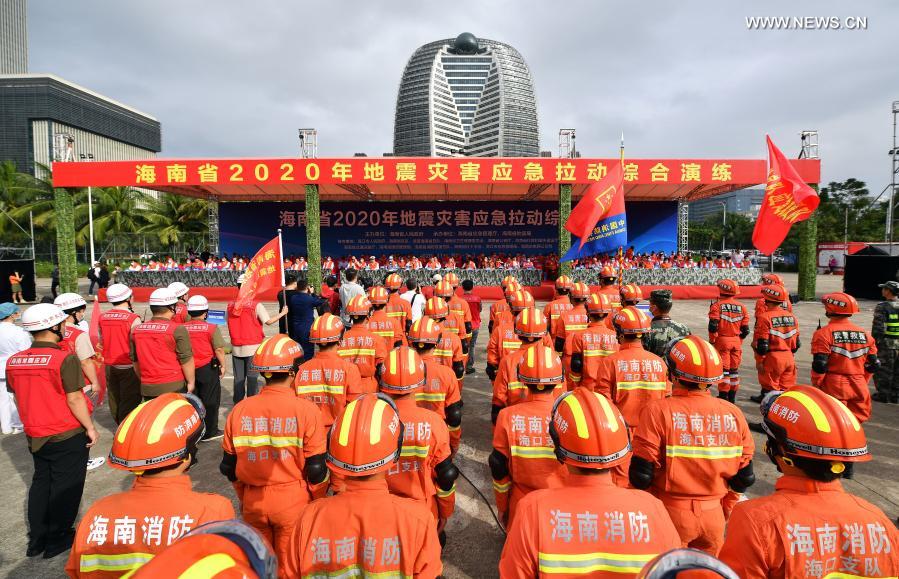 Rescuers gather to take part in an earthquake emergency drill in Haikou, south China's Hainan Province, Nov. 25, 2020. The emergency drill features search and rescue, medical treatment, and epidemic prevention. (Xinhua/Guo Cheng)