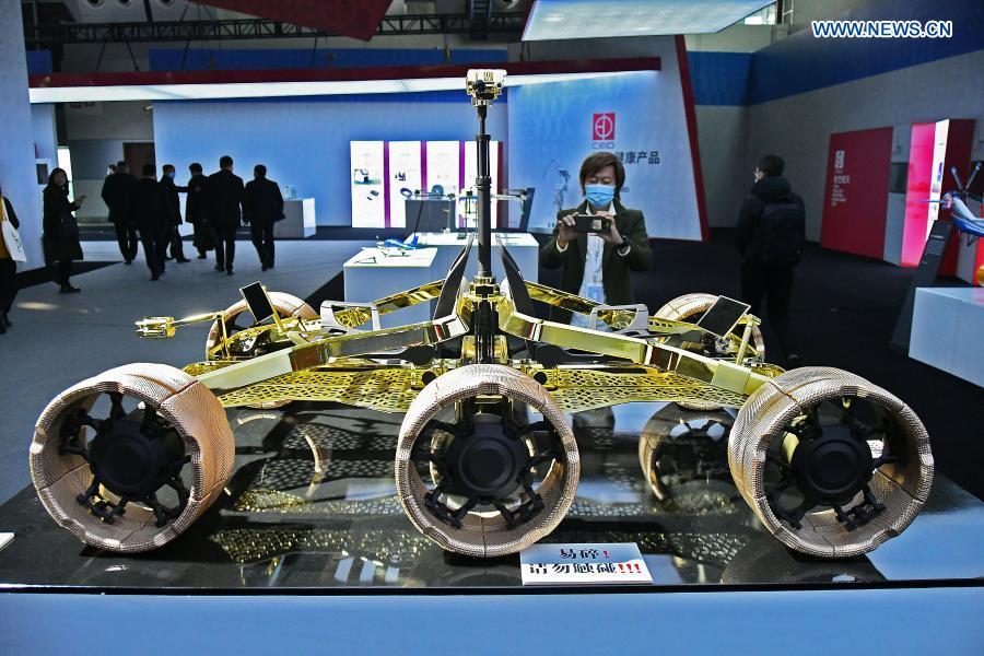 A visitor takes photos of the model of a manned lunar rover during the 2020 World Industrial Design Conference in Yantai, east China's Shandong Province, Nov. 25, 2020. The 2020 World Industrial Design Conference is held from Nov. 25 to 29 in Yantai. The conference also includes an exposition of China's top industrial designs, with over 800 domestic companies showcasing over 1,000 exhibits of new technology, new design and new products. (Photo by Sun Wentan/Xinhua)