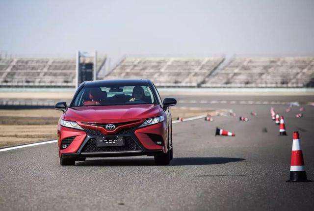 解读入门级配置 索纳塔和凯美瑞谁更值得买?