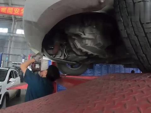 妹子房车成都保养，修理厂让加跑万公里都不用换的机油，靠谱吗