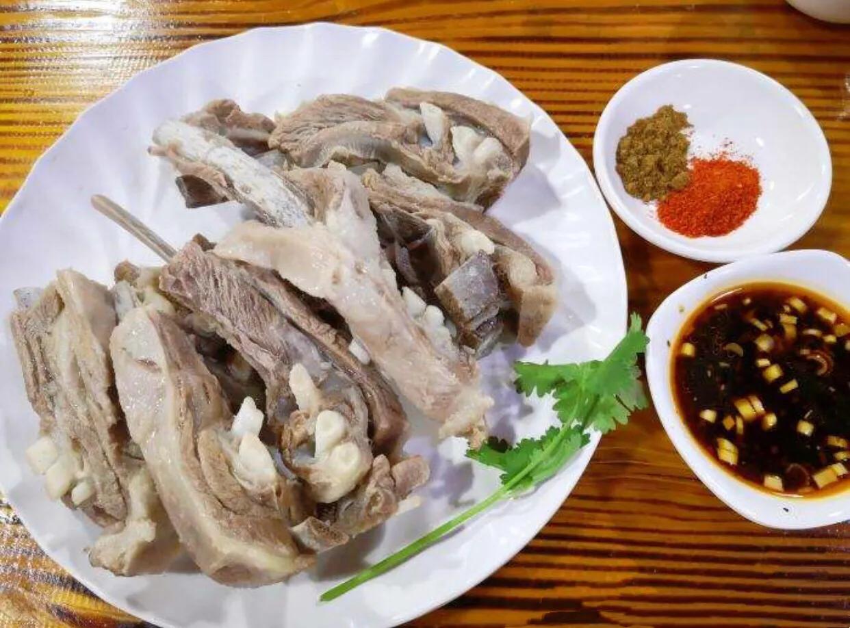 炖羊肉究竟放啥调料?西安羊肉泡馍说,4味足矣,否则越多越难喝