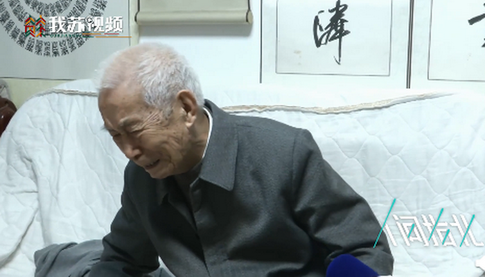 子女因邻居风言风语把保姆辞退,99岁老人哭诉