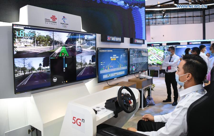 A visitor experiences 5G-supported unmanned driving at a 5G-themed exhibition held during the World 5G Convention in Guangzhou, south China's Guangdong Province, Nov. 26, 2020. The 2020 World 5G Convention kicked off in Guangzhou Thursday, during which world-renowned infocom scientists, 5G service providers and 5G application adopters will exchange ideas on aspects of cutting-edge technologies, industrial development trends and innovative applications in 5G industry. (Xinhua/Deng Hua)