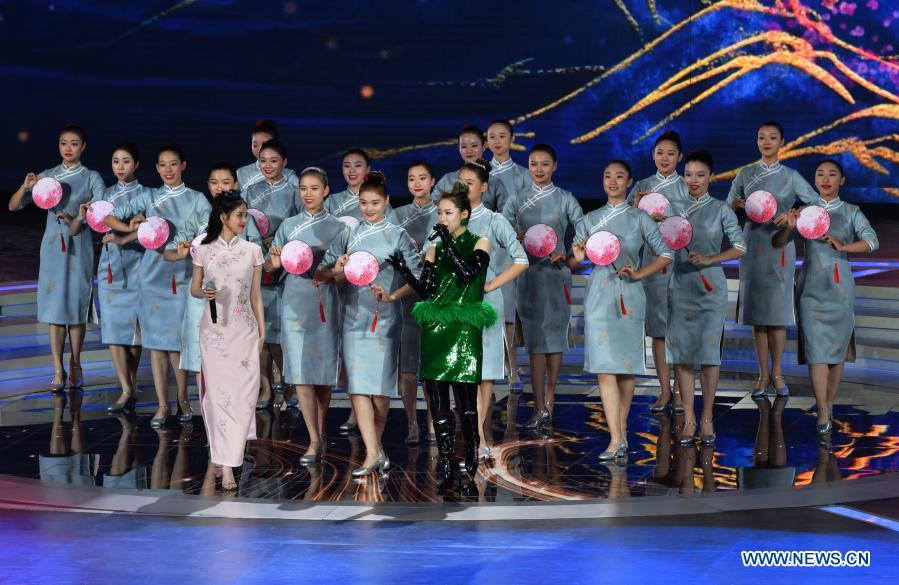 Artists perform during the opening ceremony of the 33rd Golden Rooster Awards in Xiamen, southeast China's Fujian Province, Nov. 25, 2020. (Xinhua/Wei Peiquan)