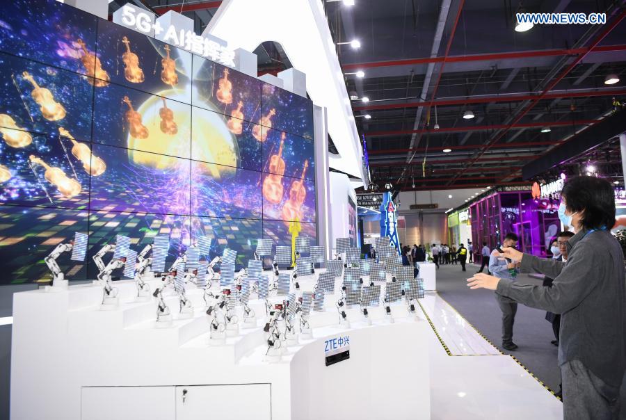 A staff member tests 5G experience devices at a 5G-themed exhibition held during the World 5G Convention in Guangzhou, south China's Guangdong Province, Nov. 26, 2020. The 2020 World 5G Convention kicked off in Guangzhou Thursday, during which world-renowned infocom scientists, 5G service providers and 5G application adopters will exchange ideas on aspects of cutting-edge technologies, industrial development trends and innovative applications in 5G industry. (Xinhua/Deng Hua)