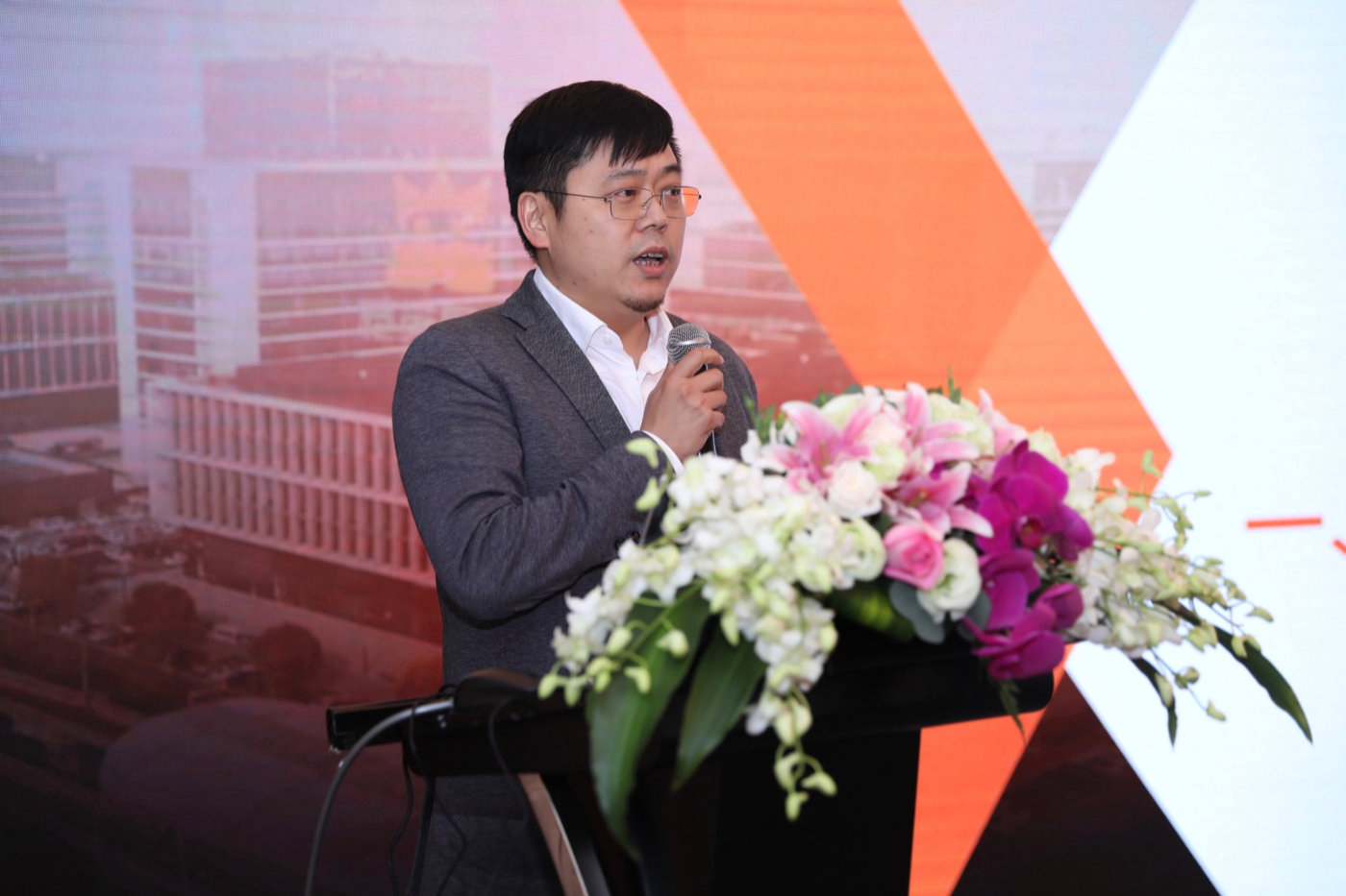 微博董事长_西装大叔的微博董事长