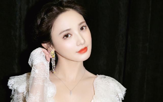 盘点1990年出生的20位女明星，看看谁最美？