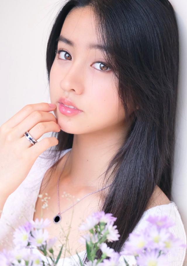木村拓哉17岁女儿性感写真惹争议,裸上身秀好身材,被指走歪路? 木村拓哉17岁女儿性感写真惹争议,裸上身秀好身材,被指走歪路?