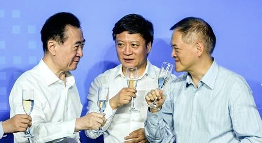 ▲2017年7月,富力地产以189.55亿元的价格买下了万达73家酒店资产包。李思廉和孙宏斌一起成了王健林的接盘侠,还满心欢喜。图片来自网络。