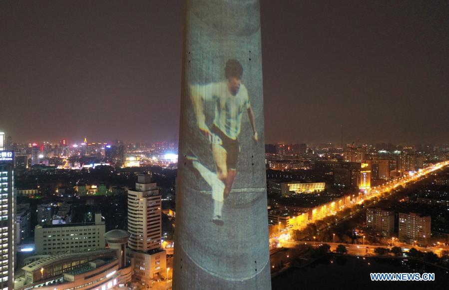 Aerial photo taken on Nov. 26, 2020 shows the image of football legend Diego Maradona projected on Tianjin TV Tower in north China's Tianjin Municipality. Maradona died at the age of 60 on Wednesday of a heart attack. (Xinhua/Li Ran)