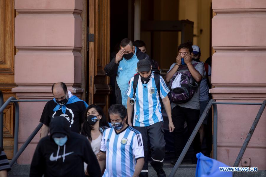 Fans leave the funeral chapel of football legend Diego Maradona at the Casa Rosada in Buenos Aires, capital of Argentina, Nov. 26, 2020. Maradona died at the age of 60 on Wednesday of a heart attack. (Photo by Martin Zabala/Xinhua)