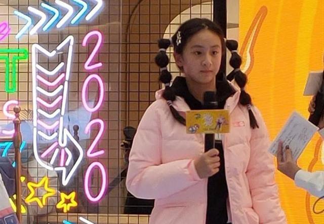 森碟变丑了?出席发布会的造型被吐槽,网友:像田亮戴了个假发! 森碟变丑了?出席发布会的造型被吐槽,网友:像田亮戴了个假发!