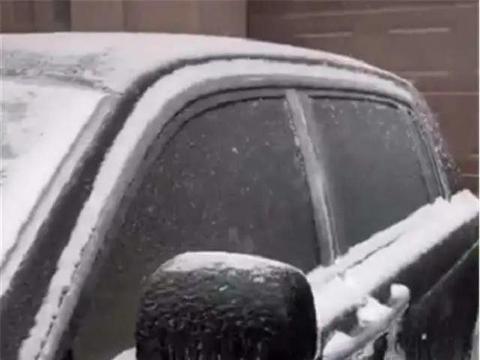 结冰的玻璃，冻炸的玻璃水壶，这就是北方的冬天