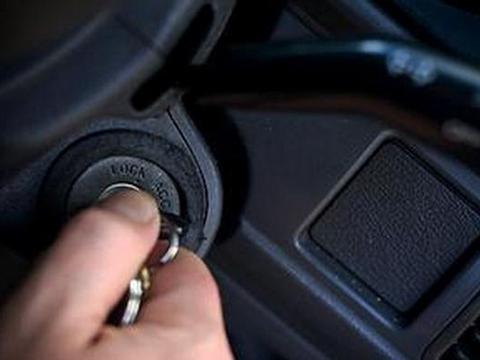 踩着油门才能打着火是怎么回事？