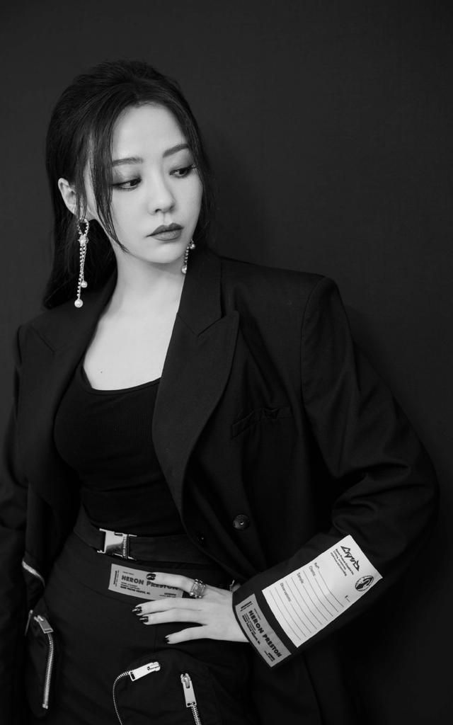 歌手张靓颖,歌声优美动听,来看姐姐的美照吧