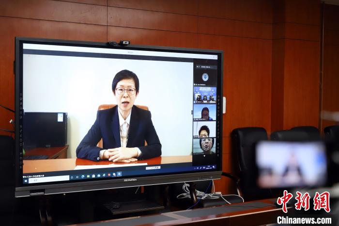 图为天津海外联谊会常务理事费巍在线致辞。 张道正 摄