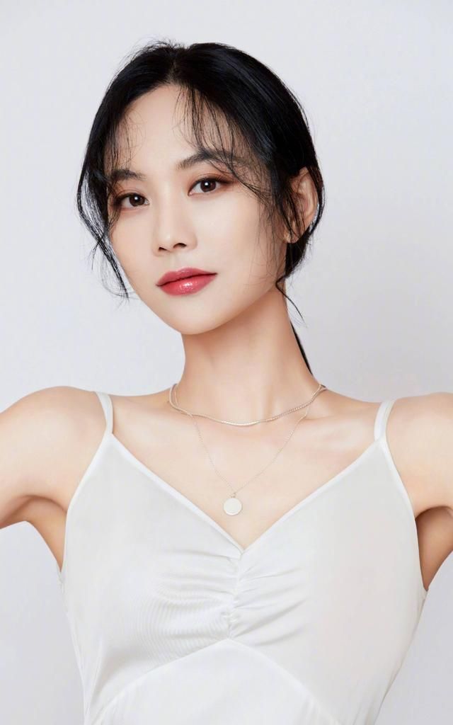 歌手王霏霏,舞台上的女王,花庭开满庭,扶风唱青,来看美照