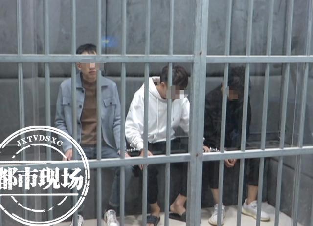 6男子深夜砸车窗盗窃,因车辆报警往返多次,偷了足足半小时休闲区蓝鸢梦想 - Www.slyday.coM 6男子深夜砸车窗盗窃,因车辆报警往返多次,偷了足足半小时休闲区蓝鸢梦想 - Www.slyday.coM