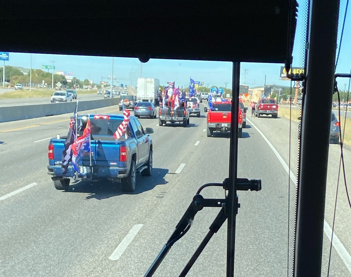 FBI介入调查拜登竞选大巴遭包围事件 特朗普不开