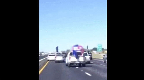 FBI介入调查拜登竞选大巴遭包围事件 特朗普不开