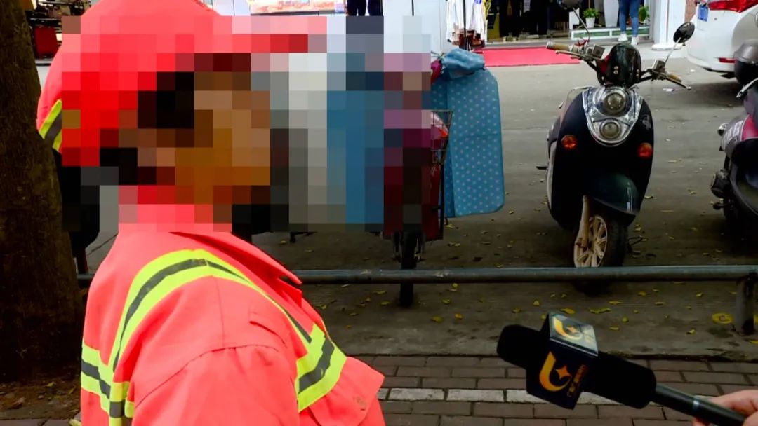 清晨街头一名环卫工头部被夹身亡 原因蹊跷……