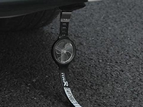 为啥懂车人在排气管上绑根绳子?行家说出原理,绑一根没毛病