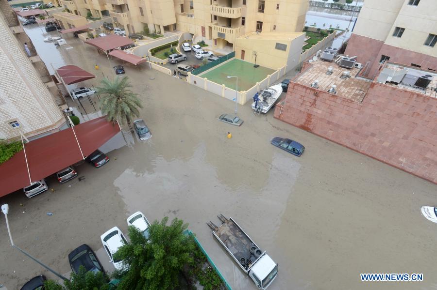 Vehicles are seen on a flooded street following heavy rains in Mubarak Al-Kabeer Governorate, Kuwait, on Nov. 29, 2020. Heavy rains hit Kuwait on Saturday evening and Sunday morning. (Photo by Asad/Xinhua)