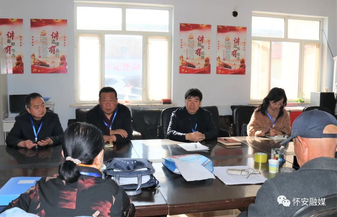 县委书记调研人口普查工作_人口普查工作照片