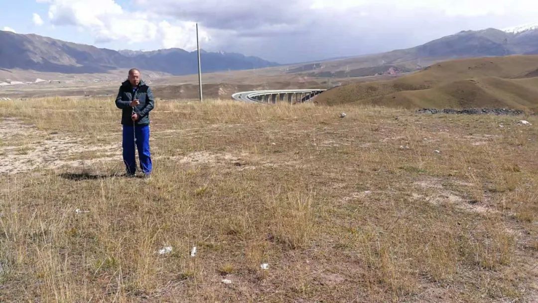 黑帮杀人埋尸17年 民警在厨房暗洞完成最后的抓