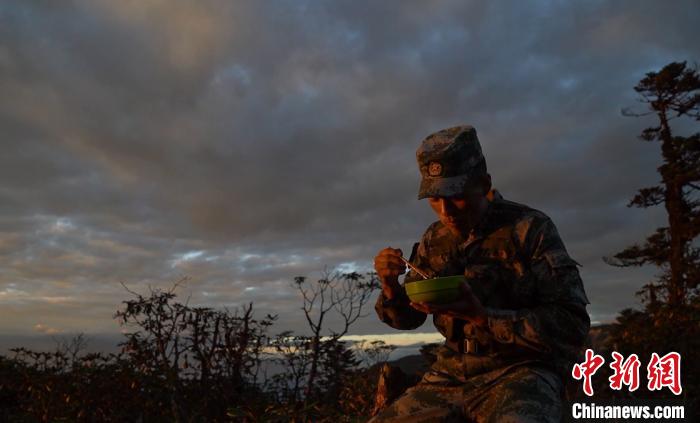 穿密林淌沼泽 西藏边防官兵的“生死巡逻路”