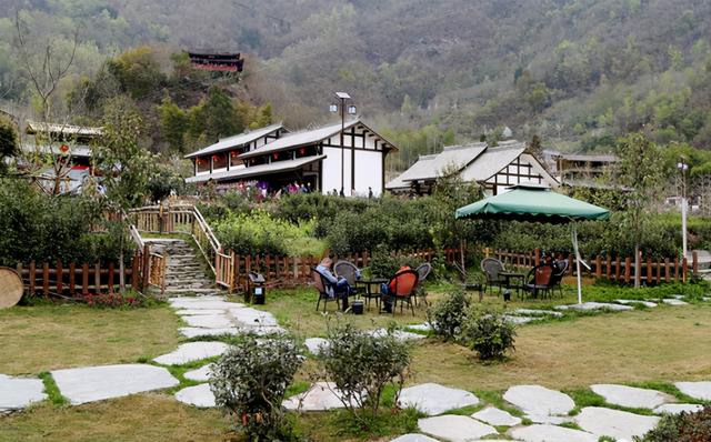 茶园、民宿、古寺....平武这个特色小镇,藏着一个别样的秋天休闲区蓝鸢梦想 - Www.slyday.coM 茶园、民宿、古寺....平武这个特色小镇,藏着一个别样的秋天休闲区蓝鸢梦想 - Www.slyday.coM